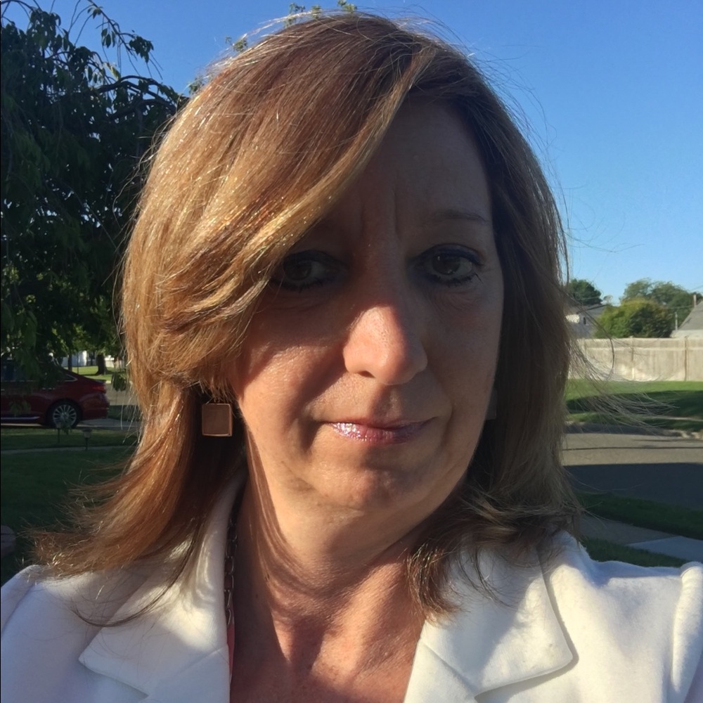 Meet your Posher, Debi